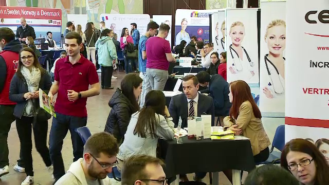 Salarii de 15.000 de euro pentru medici romani, in strainatate. Cat ar castiga o asistenta medicala in Olanda