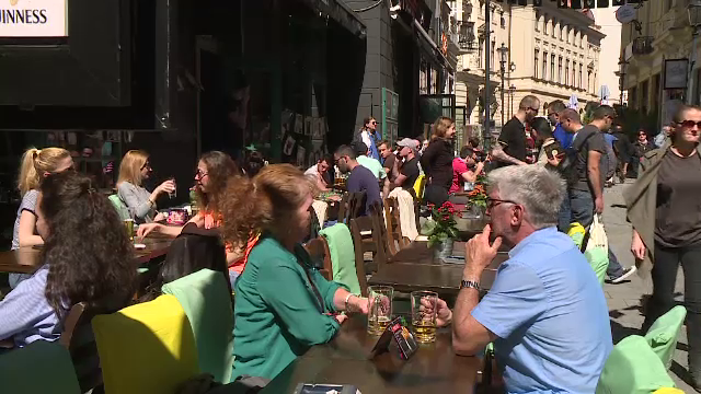 Prima zi din an in care terasele din Centrul Vechi au avut toate locurile ocupate. De ce reguli trebuie sa tina cont patronii