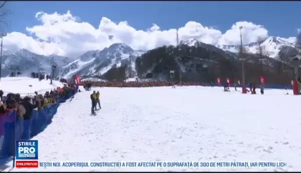 Sezonul de schi s-a incheiat la Soci, in Rusia, intr-un mod atipic. 1200 de schiori au aparut in costume de baie pe partie