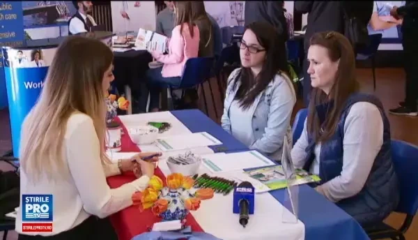 Salarii de 15.000 de euro pentru medici romani, in strainatate. Cat ar castiga o asistenta medicala in Olanda