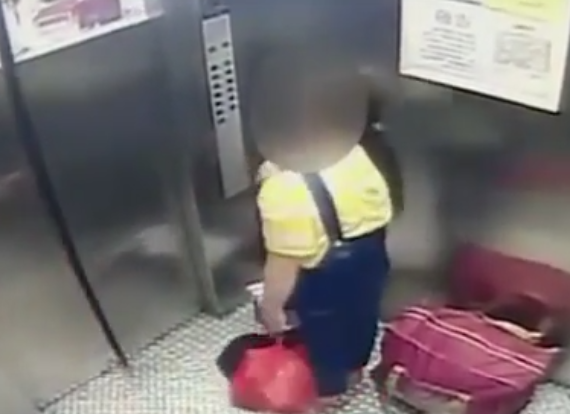 O adolescenta de 15 ani din China si-a abandonat bebelusul intr-o cutie de cadouri, la scurt timp ce a nascut. VIDEO