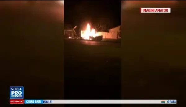 Doi tineri gasiti carbonizati in masina, dupa un accident. Soferul, despre cauza impactului: Mi-a dat o palma peste cap