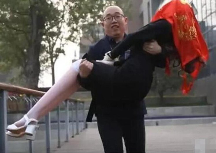 Un inginer chinez si-a construit o