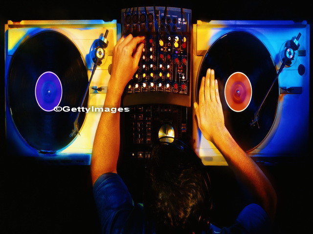 Muzica pe care un DJ britanic a mixat-o intr-un club a provocat inchiderea acestuia. Melodia care a revoltat autoritatile