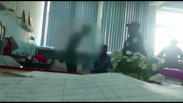 Un tanar de 19 din Botosani a speriat tot satul dupa ce s-a imbatat. A batut un vecin si a facut scandal la spital