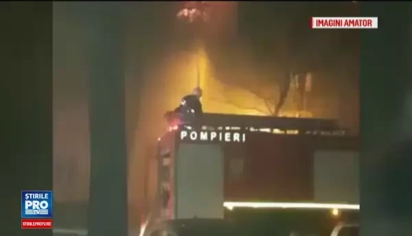 Bloc intreg din Capitala inecat in fum dupa incendiul izbucnit intr-un apartament. 42 de oameni au primit ingrijiri medicale