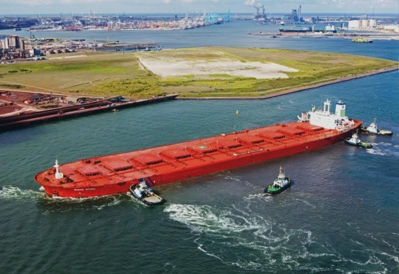 Moartea invaluita in mister a unui inginer roman, la bordul unei nave din Singapore. De ce nu au fost audiati colegii lui