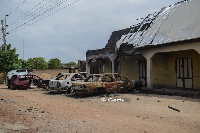 Un caine a salvat de la moarte zeci de oameni in Nigeria. Ce a facut cand o adolescenta se pregatea sa se arunce in aer