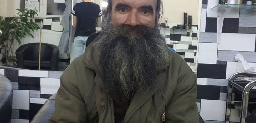 Transformarea unui om al strazii din Timisoara. A fost convins sa isi dea barba jos dupa cinci ani