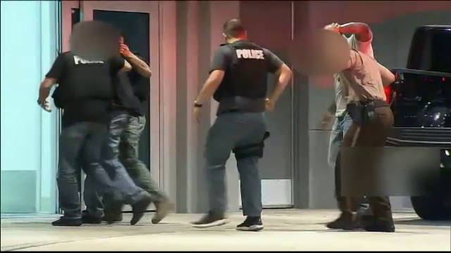 Predat politiei chiar de mama lui dupa ce ar fi violat o fata de 15 ani si a transmis totul live pe Facebook