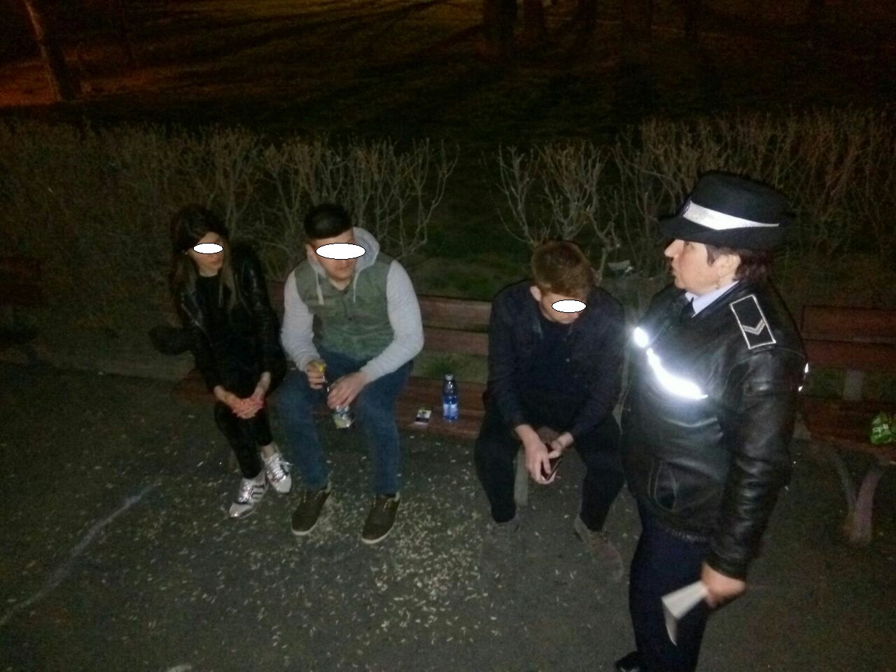 Amenzi pentru “covoarele de seminte” din parcurile Sectorului 6. Ce patesc cei care arunca pe domeniul public cojile