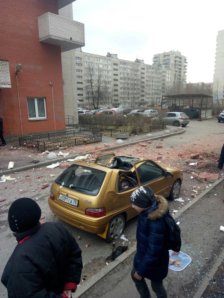 explozie la un bloc din Sankt Petersburg