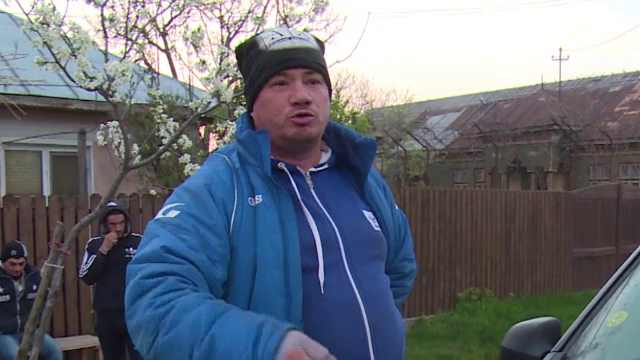 O femeie sustine ca a fost batuta cu pumnii si picioarele de un barbat din cauza cainilor sai. Care este versiunea lui