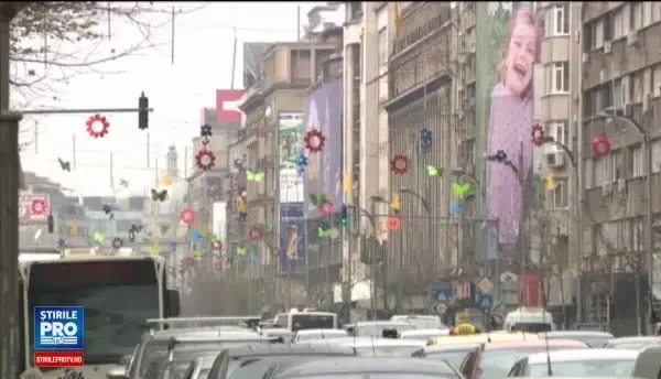 Mai multe orase din Romania s-au umplut de iepurasi si decoratiuni de Paste. Nu sunt astea prioritatile Primariei Capitalei