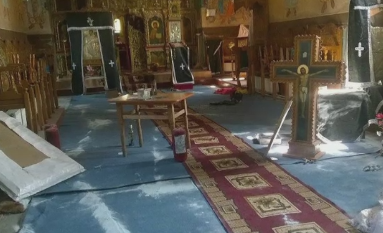 Barbatul care a vandalizat o biserica din Bacau a fost identificat. Ce au gasit politistii la domiciliul sau