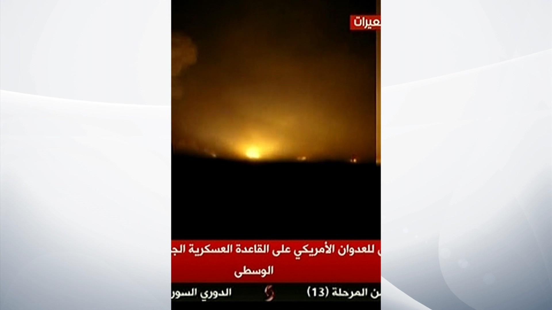 Momentul in care rachetele americanilor bombardeaza baza aeriana din Siria. Imaginile ar fi fost filmate de un martor