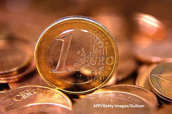 Euro crește accelerat, în ciuda avansului economic solid. De ce se depreciază leul