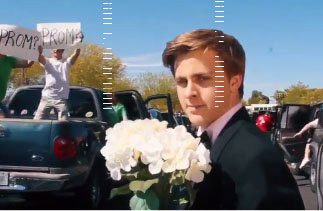 A pus in scena o coregrafie impresionanta pentru a o convinge pe Emma Stone sa vina cu el la bal. Ce a raspuns actrita. VIDEO