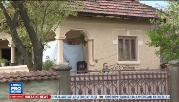 Moarte stranie in judetul Gorj. O femeie a fost gasita decedata intr-o balta de sange, pe prispa casei sale