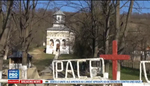 Barbatul care a vandalizat o biserica din Bacau a fost identificat. Ce au gasit politistii la domiciliul sau