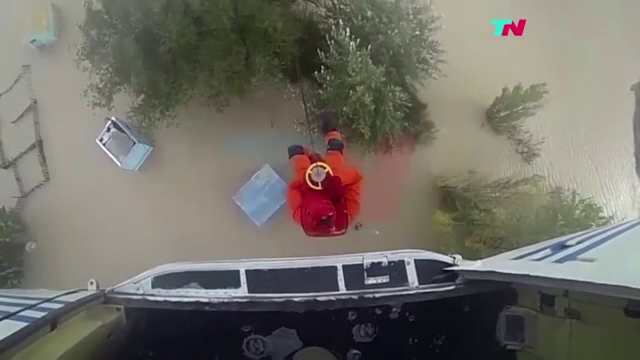 Un argentinian de 58 de ani a fost salvat dupa mai bine de o saptamana. Unde ramasese blocat din cauza inundatiilor masive