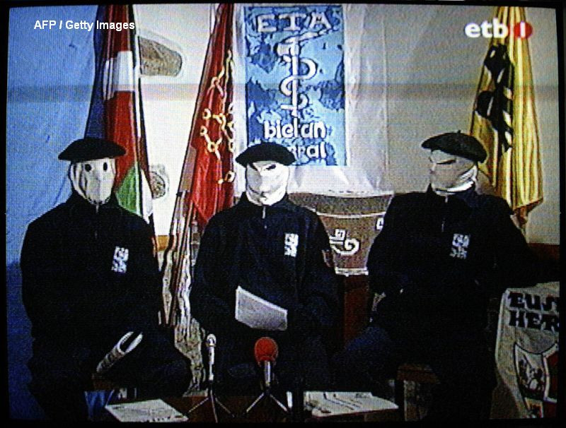 ETA, clasificata ca "organizatie terorista" de UE, a furnizat politiei o lista cu 12 ascunzatori de arme si explozibili