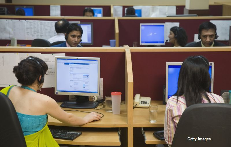 Call centre-ul din Mumbai care fura milioane de la americani. Cum ii convingeau pe oameni ca sunt de la Fisc