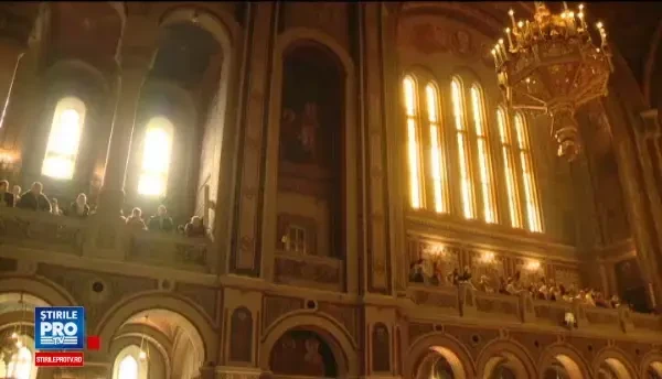 Bisericile din tara, neincapatoare de sarbatoarea Floriilor. Credincios: Salcia, sfintita fiind, ajuta pentru sanatate