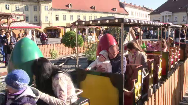 Ce au gasit romanii la targurile de Paste din tara. Produse traditionale, jucarii, dulciuri si obiecte hand made