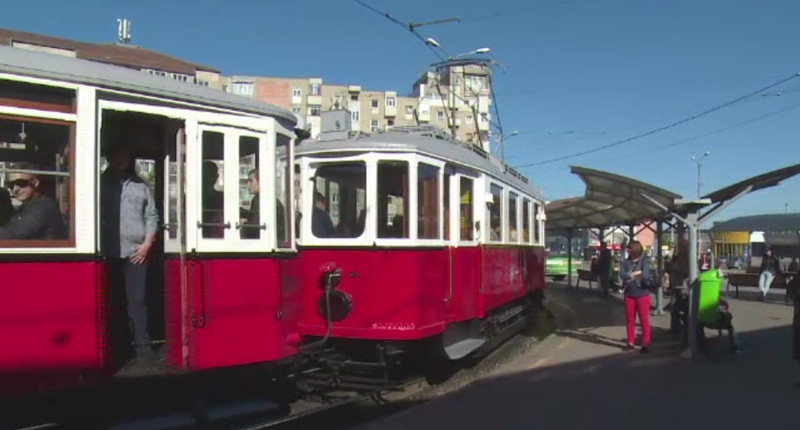 Oradenii s-au inghesuit de Florii sa calatoreasca cu un tramvai vechi de 100 de ani. Cat a costat un bilet