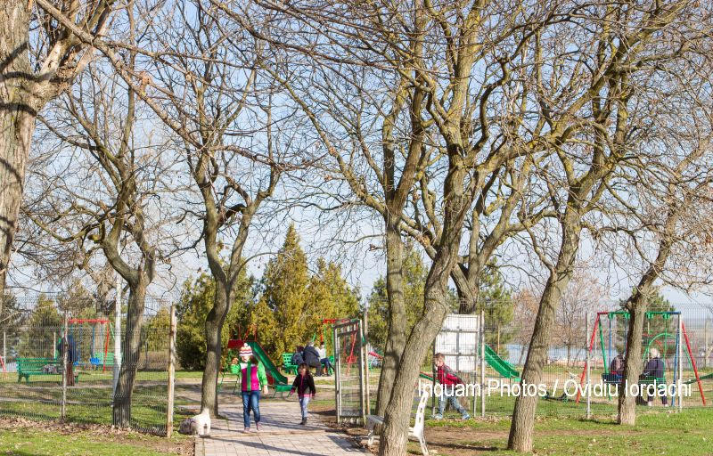 Luni, vremea se mentine calda, cu maxime de 22 de grade. Marti si miercuri vremea se raceste si va ploua