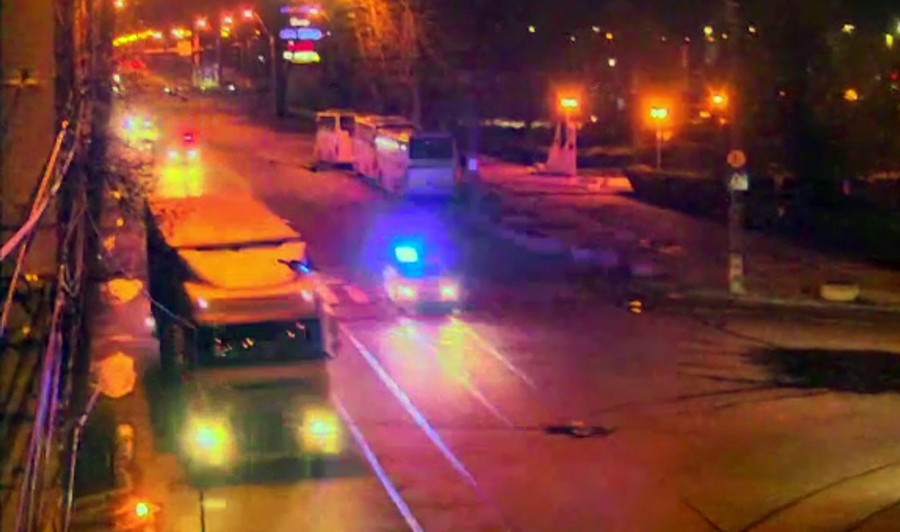 Soferul din Belarus care a fugit cu TIR-ul de politie a fost arestat. Cat putuse sa bea inainte sa loveasca doi biciclisti