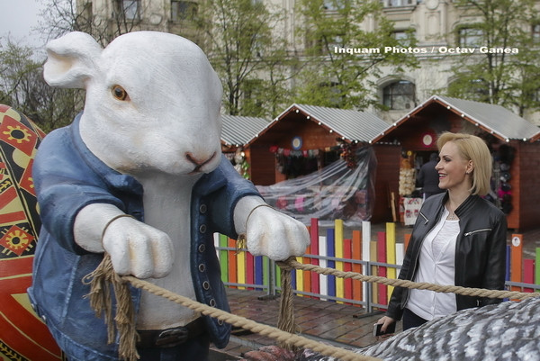 Bucureştenii care nu au cu cine să-şi lase copiii pot depune o cerere tipizată la primărie