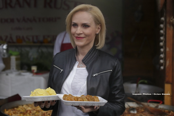 Un ONG incepe strangerea de semnaturi pentru referendumul de demitere a primarului Gabriela Firea. De cate voturi este nevoie