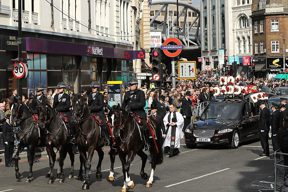 Imagini emotionante la Londra. Mii de politisti si zeci de mii de civili i-au adus un ultim omagiu ofiterului ucis in atac