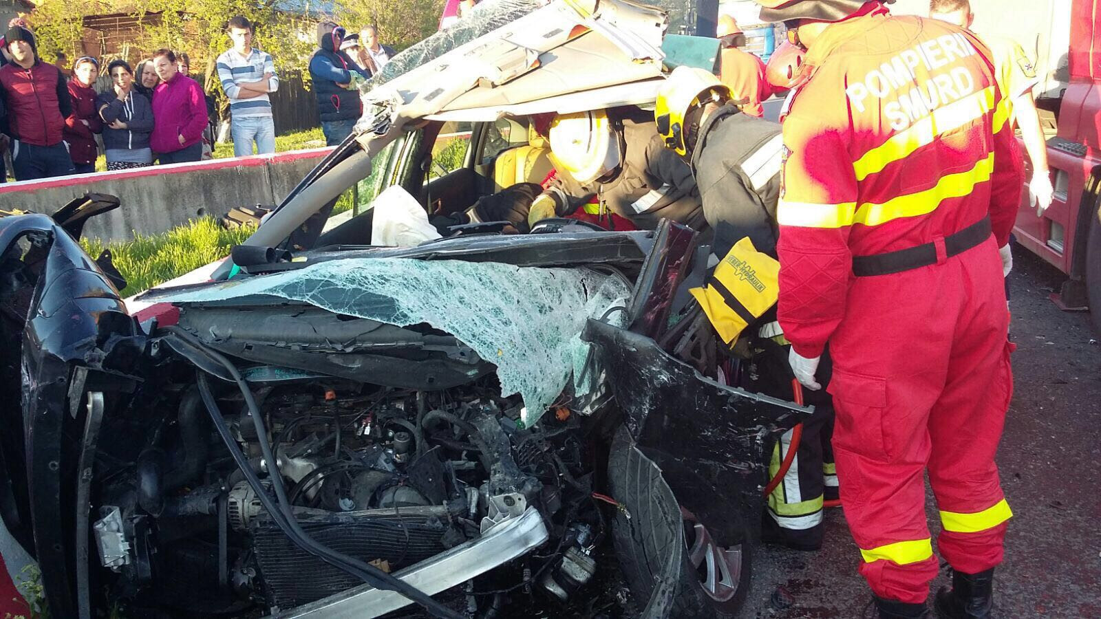 Tragedie in Saptamana Patimilor. Un preot care se grabea sa ajunga la o inmormantare a murit strivit de un TIR