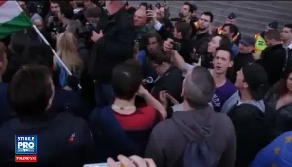 Protest de amploare in Ungaria. 70.000 de oameni au iesit in strada in apararea Universitatii fondate de George Soros