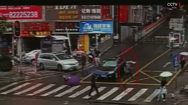 Cel mai aiurit hot din lume traieste in China. Unde s-a "ascuns" imediat dupa ce i-a furat telefonul unei femei