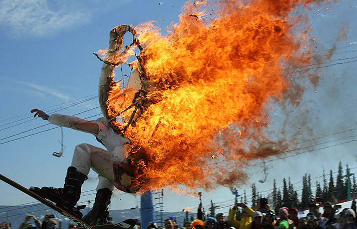 Si-a dat foc pentru a castiga o competitie si un premiu de 350 de dolari. Gestul extrem facut de un sportiv rus. VIDEO