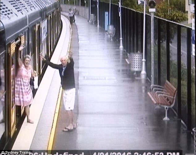 Un copil de cativa ani a cazut in spatiul dintre metrou si peron, intr-o statie din Sydney. Ce s-a intamplat cu acesta. VIDEO