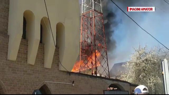 Interventie cu 6 autospeciale de pompieri la un incendiu din Galati. 3 case au fost afectate, dintre care una a ars complet