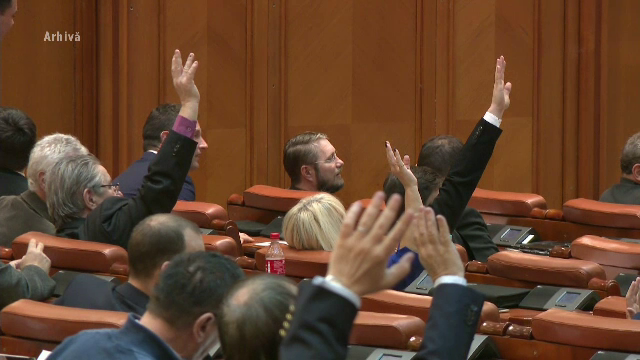 Proiectul de lege care dezincrimineaza conflictul de interese, retrimis la comisia juridica