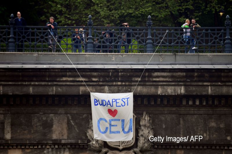 SUA cer Ungariei sa suspende implementarea legii care ameninta universitatea finantata de George Soros
