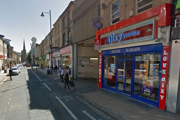 Barbat din Marea Britanie, injunghiat in plina strada de un grup de adolescenti. Ce au surprins camerele de supraveghere