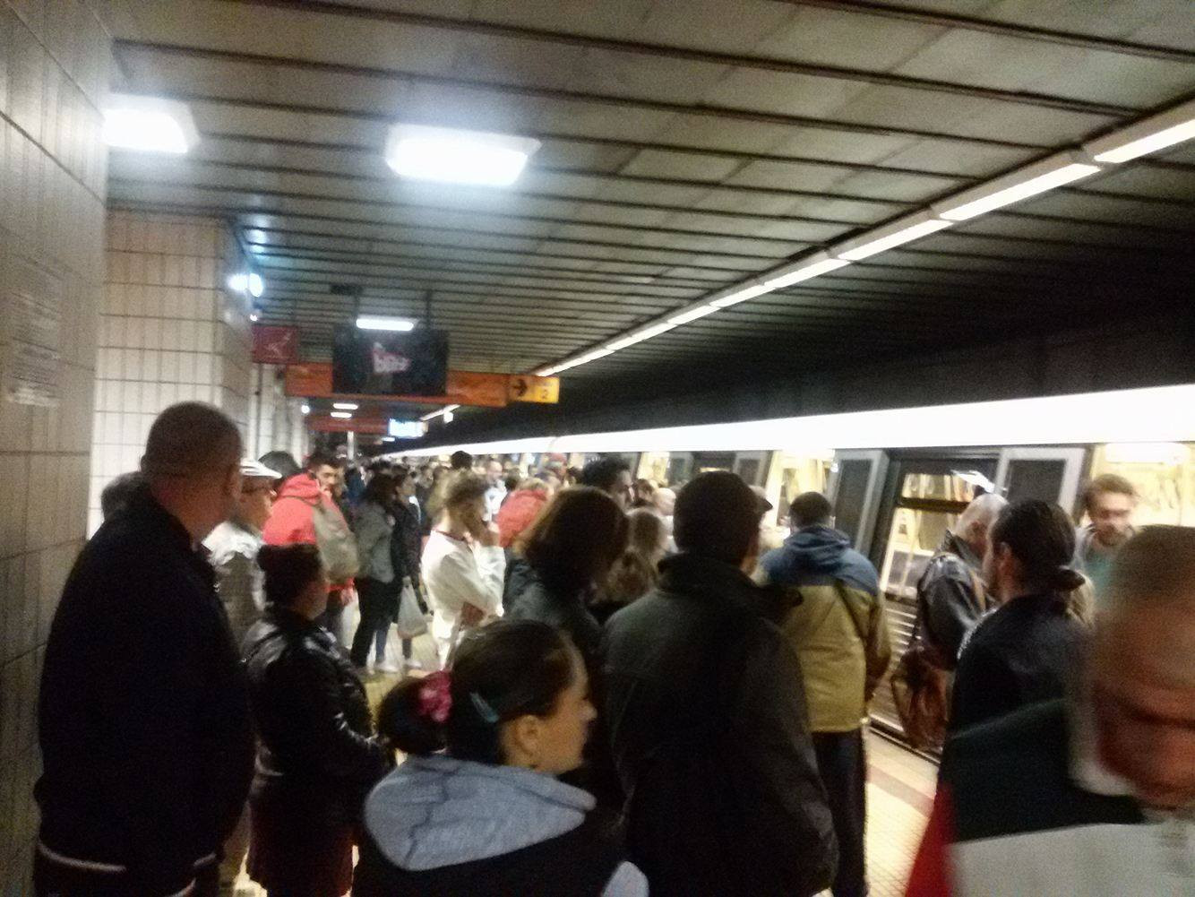 Programul Metrorex si RATB de Paste. Metroul, 16 autobuze, un expres si un tramvai vor circula si in noaptea de Inviere