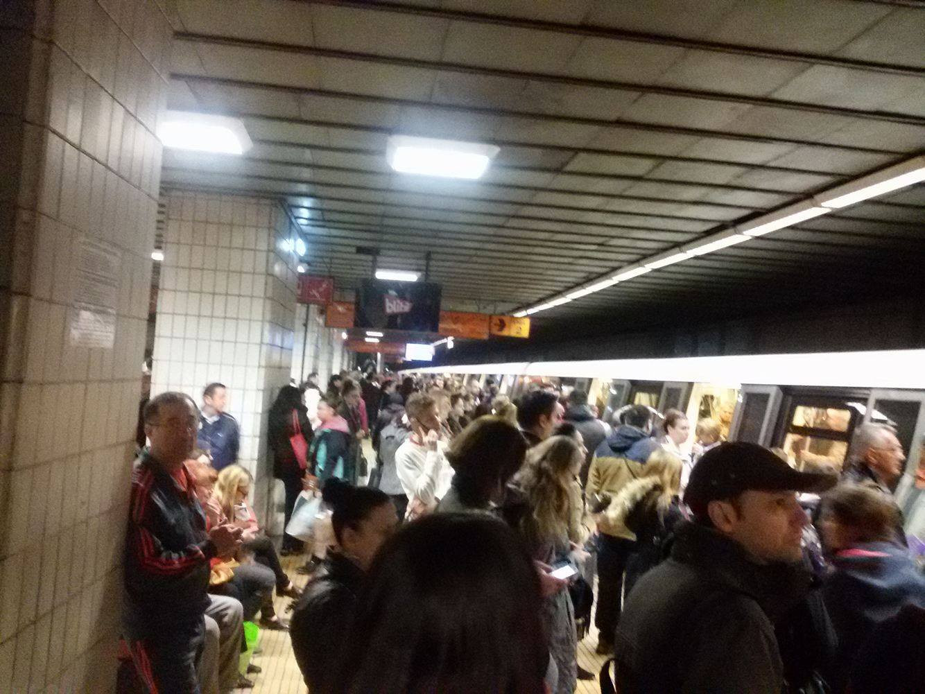 Nou incident la metrou. Reacția angajaților după ce un tânăr a leşinat într-un vagon