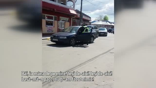 Un barbat din Tecuci acuza mai multi politisti locali ca l-ar fi agresat. Ce s-a intamplat in realitate in centrul orasului