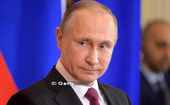 Mesaj cu intarziere al lui Vladimir Putin pentru Emmanuel Macron: "E important sa depasim neincrederea reciproca"