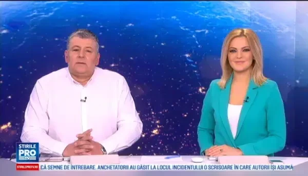 Piscina in care inveti sa inoti si sa zbori in acelasi timp, din Texas. Cat se extinde in afara cladirii de lux