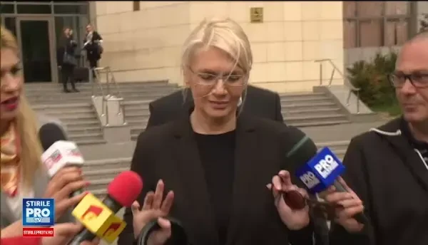 Lacrimi la Tribunalul Bucuresti. Carmen Adamescu a cerut stoparea procesului de divort continuat de fiul miliardarului